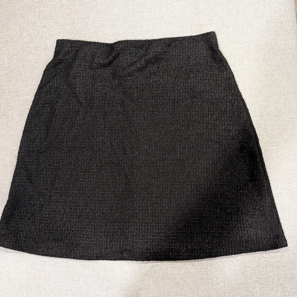 Black H&M mini skirt in size small - Picture 2 of 2